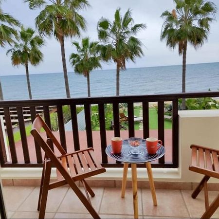 Beachfront Villa Carpe Diem Kiti Екстериор снимка