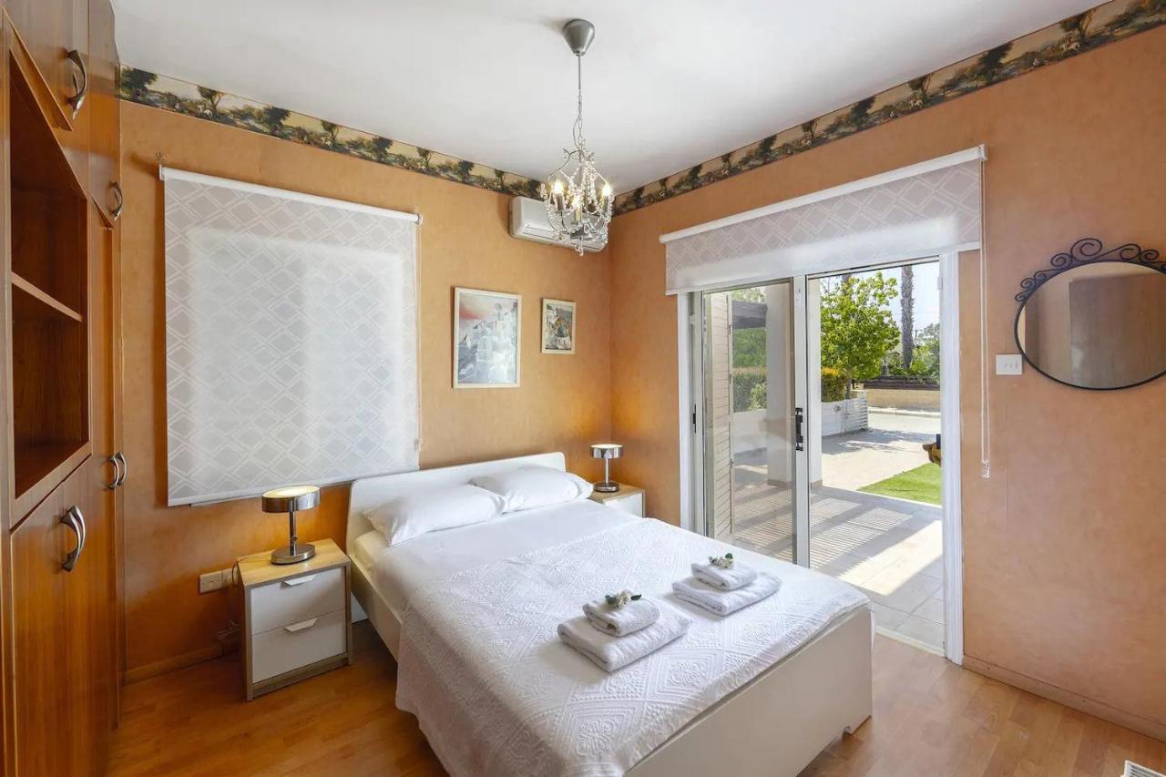 Beachfront Villa Carpe Diem Kiti Екстериор снимка