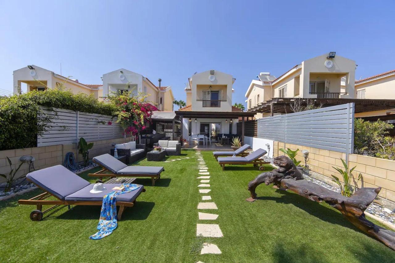 Beachfront Villa Carpe Diem Kiti Екстериор снимка