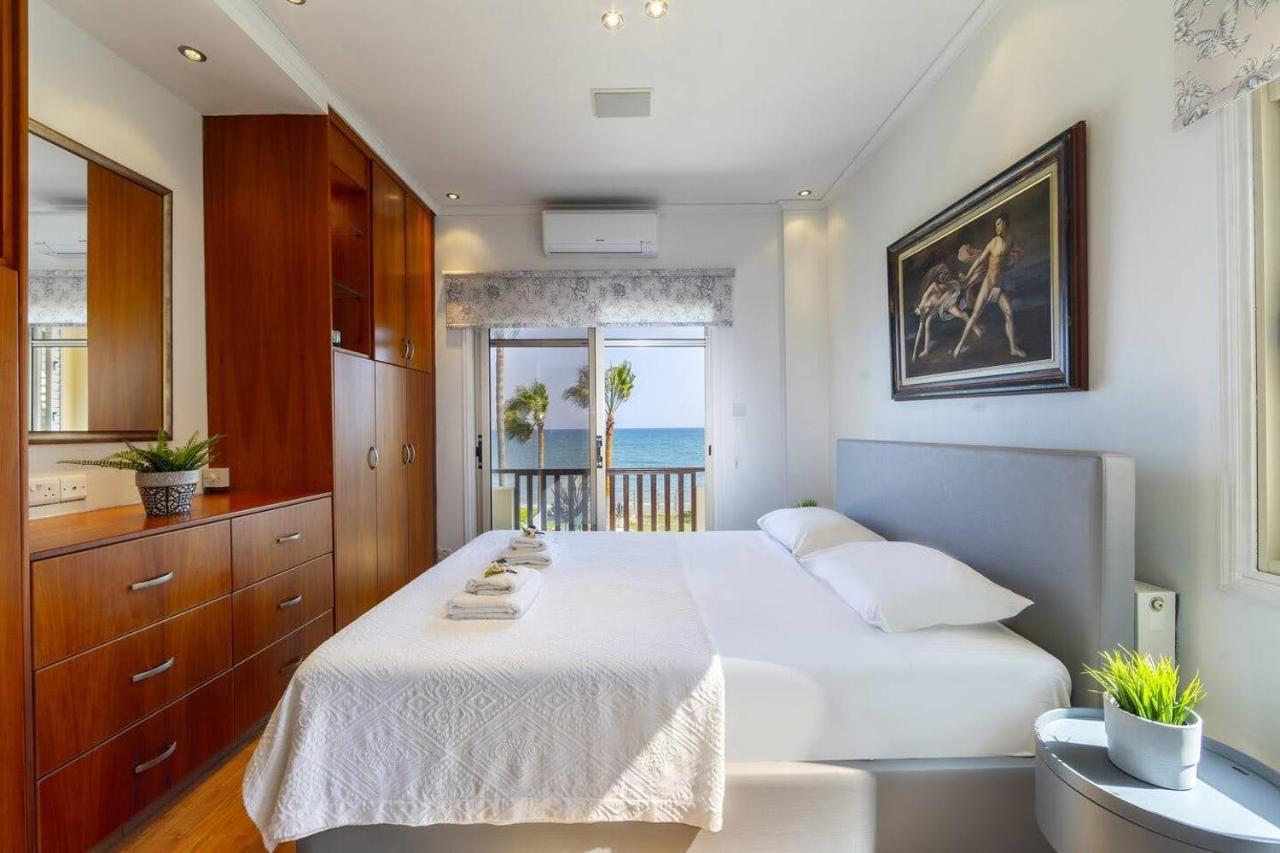 Beachfront Villa Carpe Diem Kiti Екстериор снимка