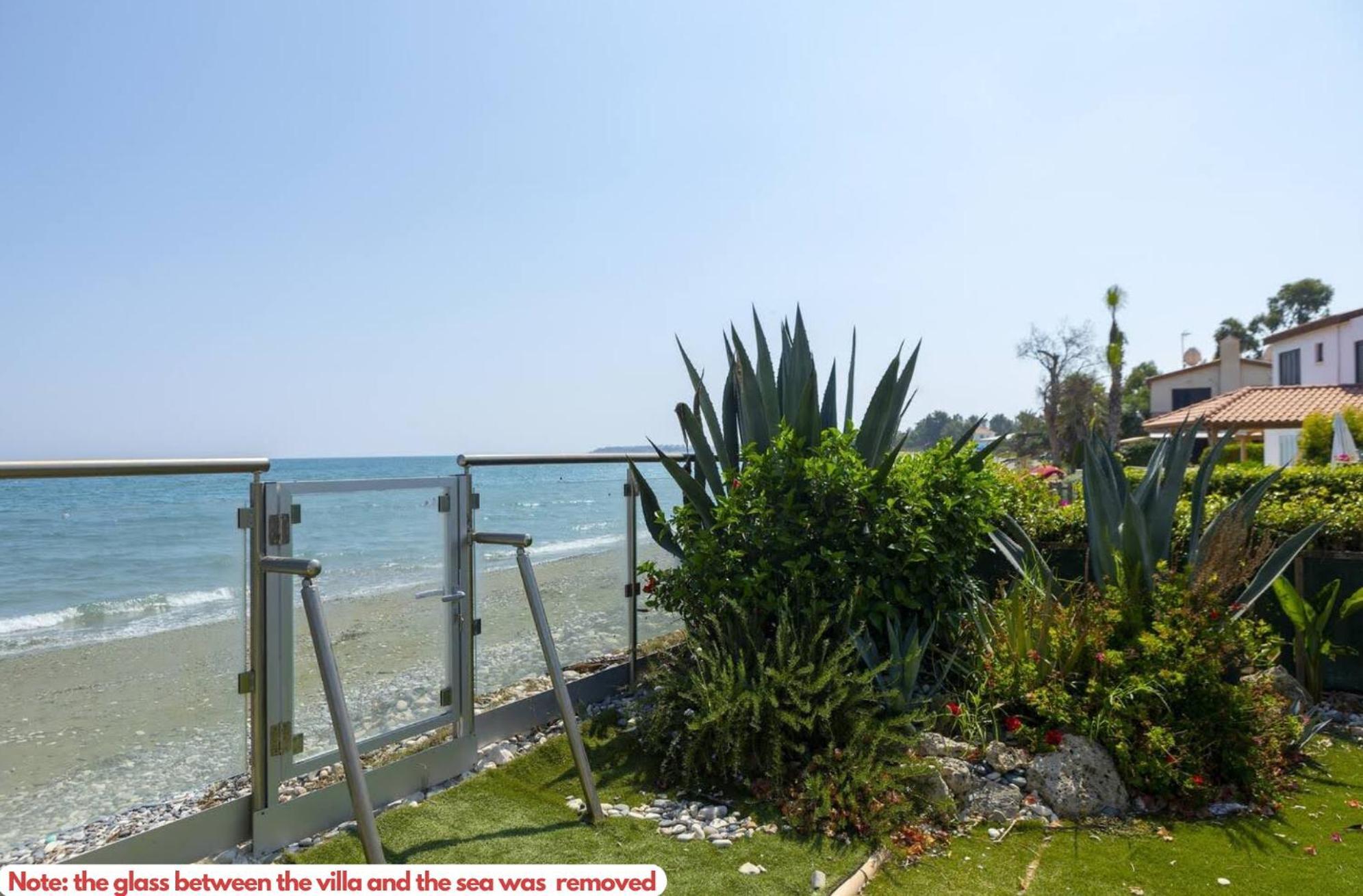 Beachfront Villa Carpe Diem Kiti Екстериор снимка
