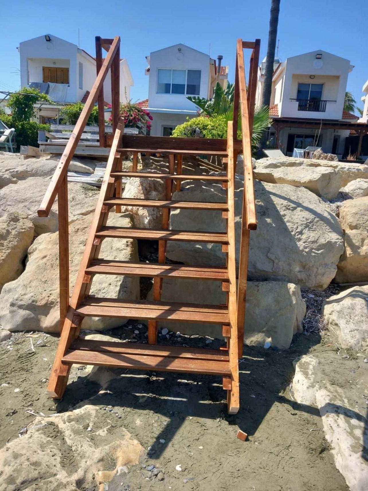 Beachfront Villa Carpe Diem Kiti Екстериор снимка